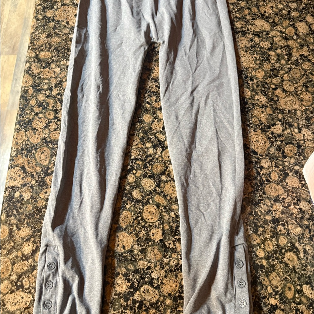 Chic Gray Leggings with Button Accents
